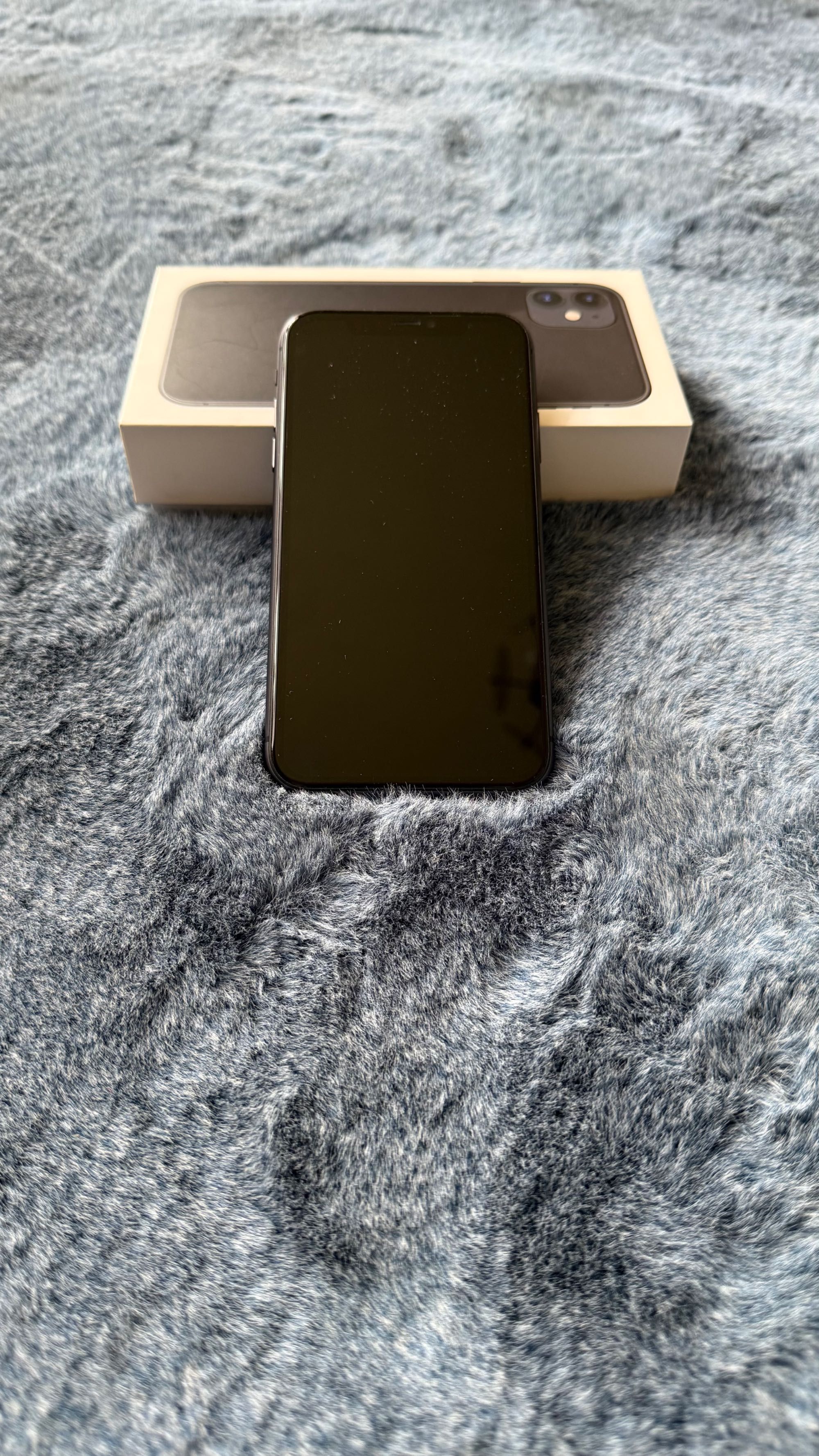 IPhone 11, 64 GB + etui