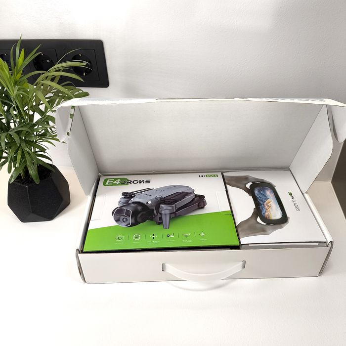 Дрон E4, з двома камерами