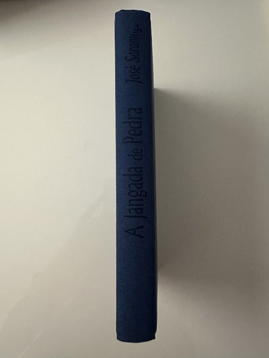 Livro” Jangada de Pedra” José Saramago