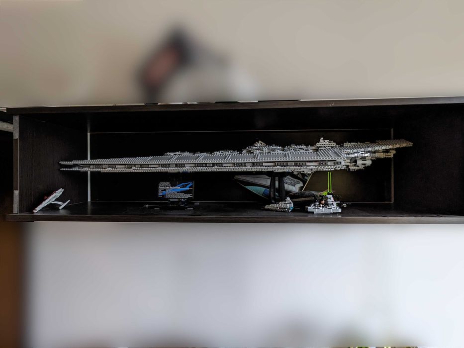Gablota 132x33x30 z oświetleniem LED i odczepianą plexi