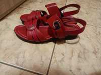 Nowe buty r41. Sandałki czerwone. Skórzane