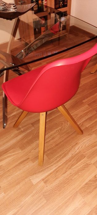 Cadeiras com pés em carvalho