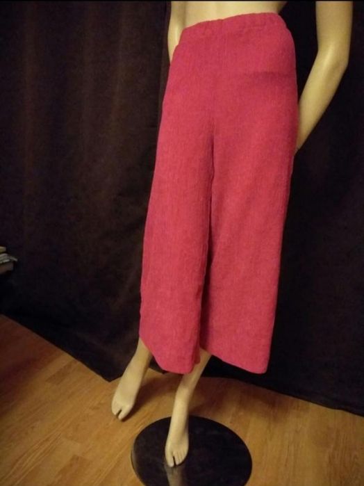 Жіночі штани колюти Bershka