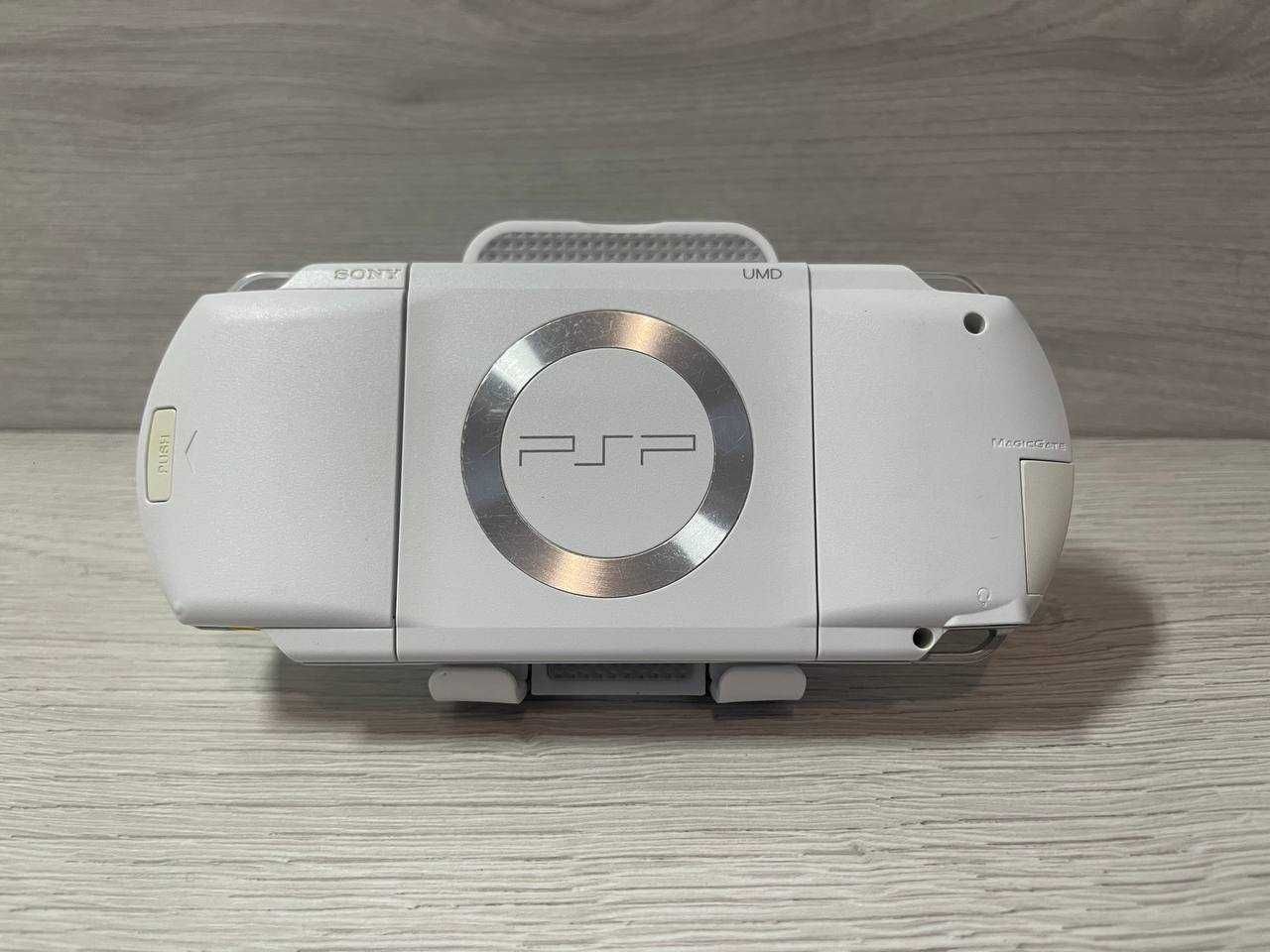 PSP Sony - біла 32GB +40 Ігор PlayStation Portable