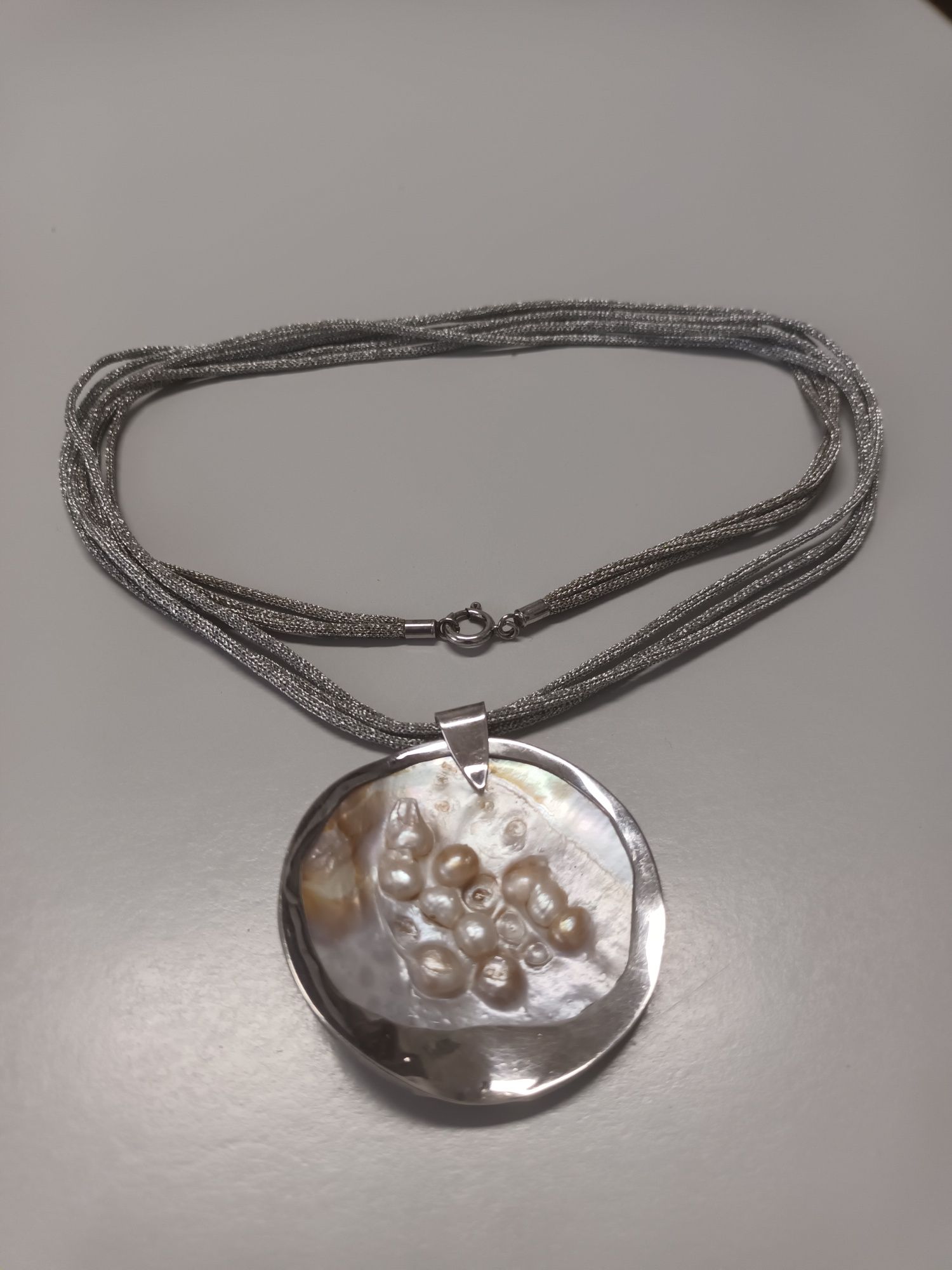 Colar com medalha grande em prata e pedra natural!