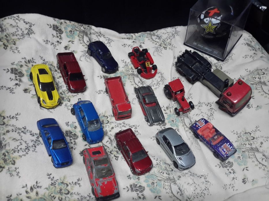 86 Carros miniatura majorette, hotwheel,welly, maisto