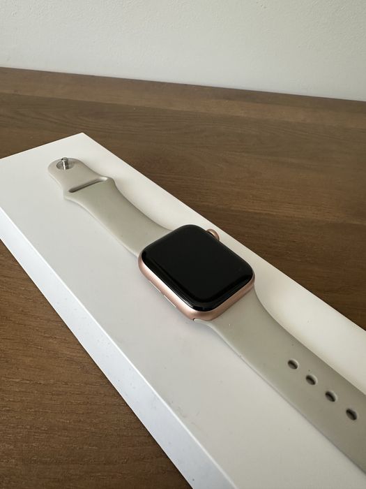 Zegarek Apple Watch SE