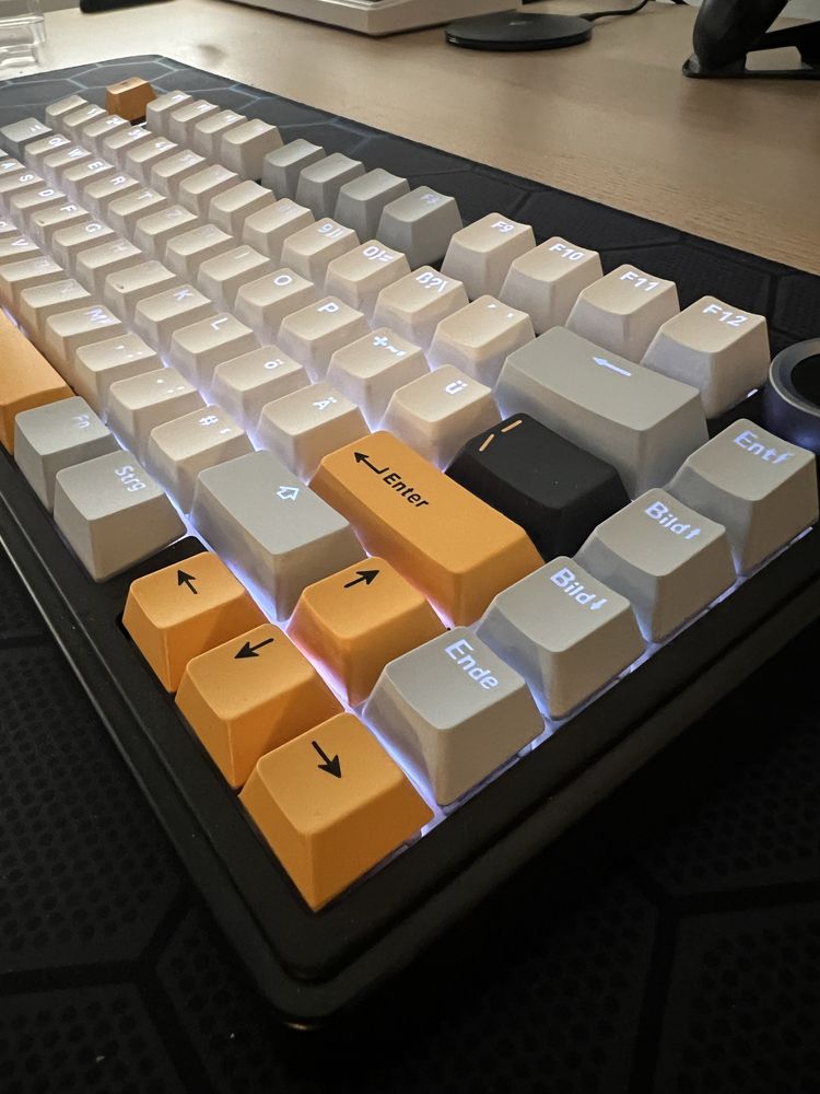 Teclado Aula F75, praticamente novo