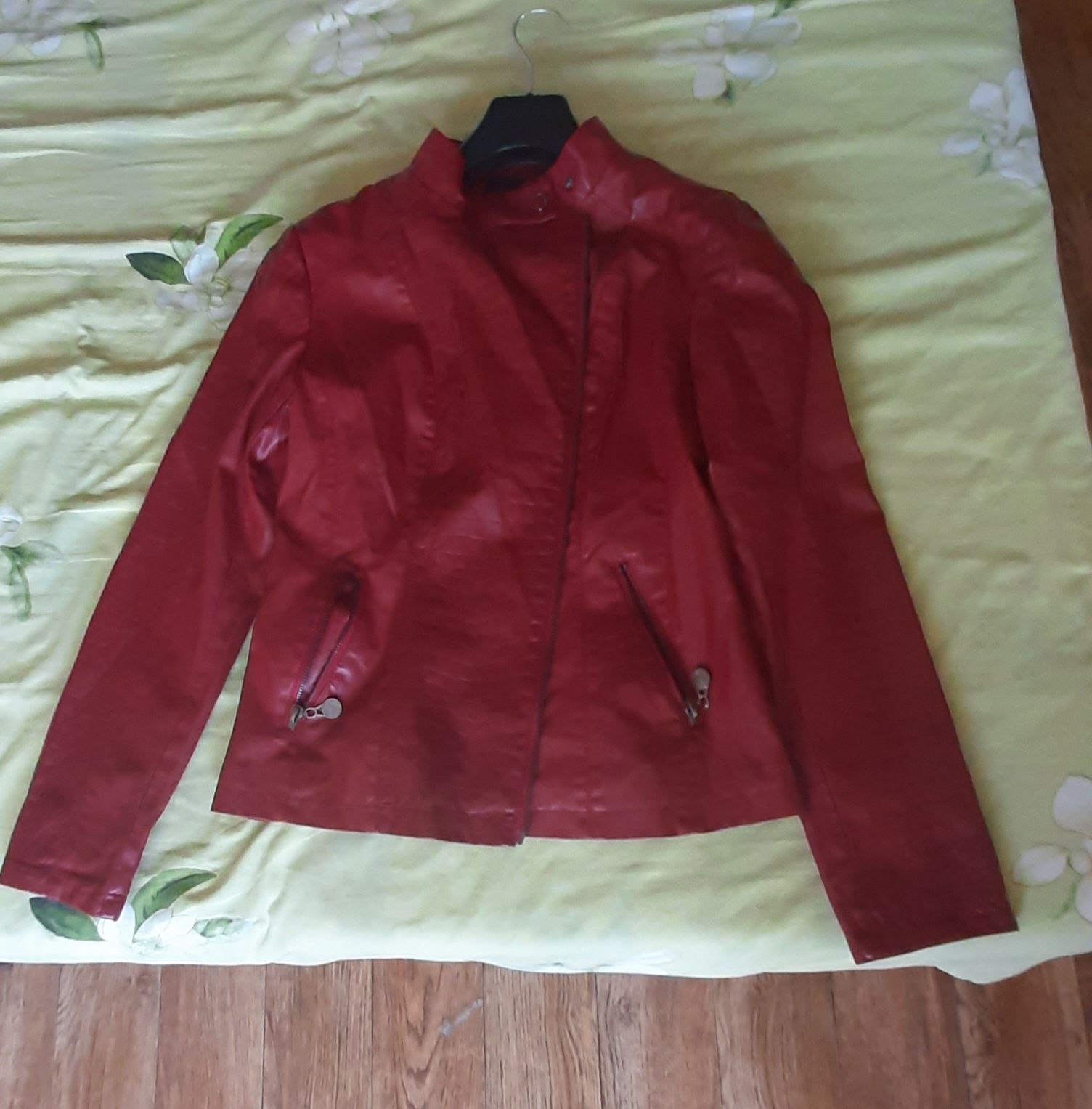 Кожаная женская куртка Holdluck размер L