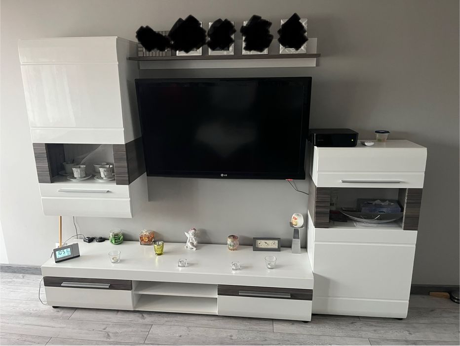 Mebloscianka do salonu, podswietlana, oswietlenie w komplecie