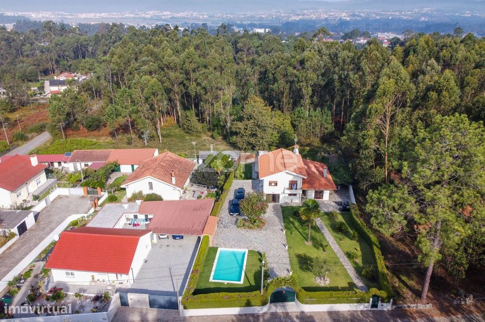 Moradia T4 c/ piscina e amplo Jardim - Um refúgio privado em Mazare...