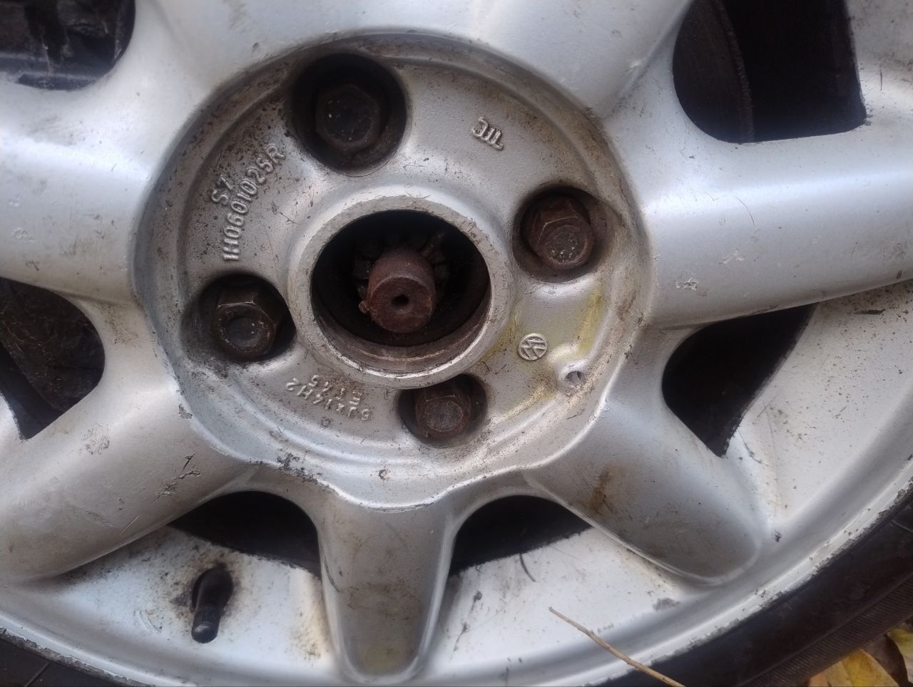 комплект литих дисків на зимовій гумі r14 1h0601025r 4x100