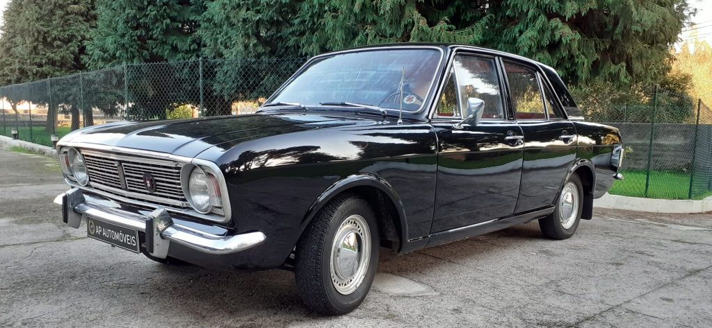 Ford cortina deluxe