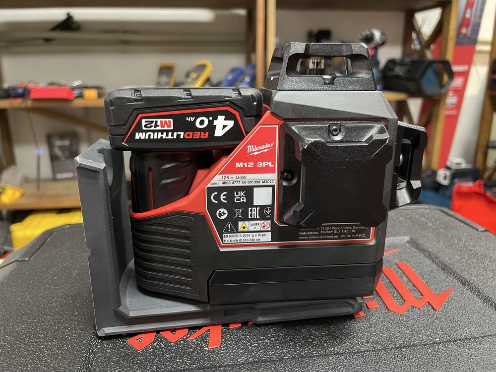 Milwaukee M12 3PL / 3D лінійний лазерний рівень Мілвокі