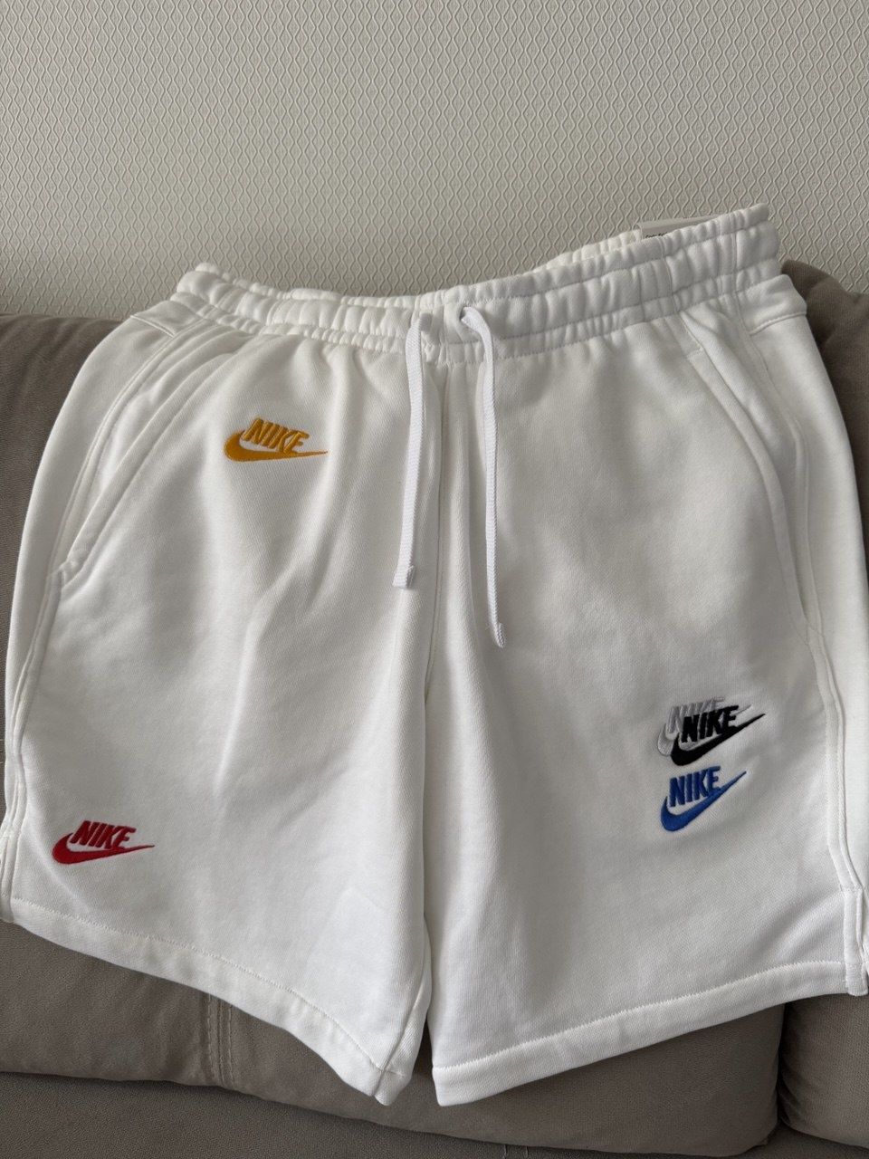 Шорти Nike  DD 4682-100 нові оригінал