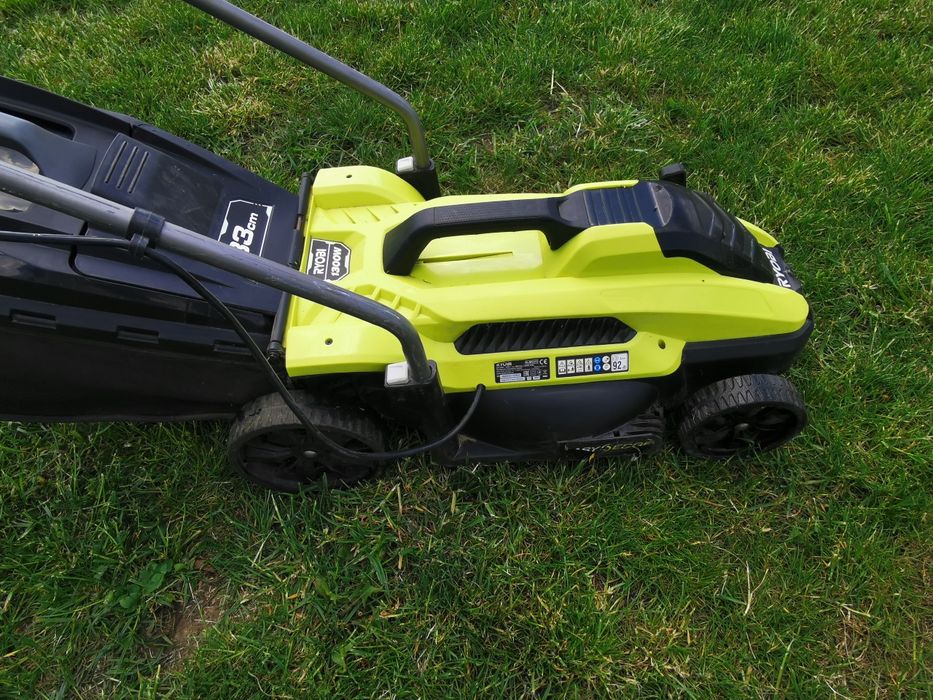 Kosiarka Elektryczna z koszem Ryobi 1300W RLM3313