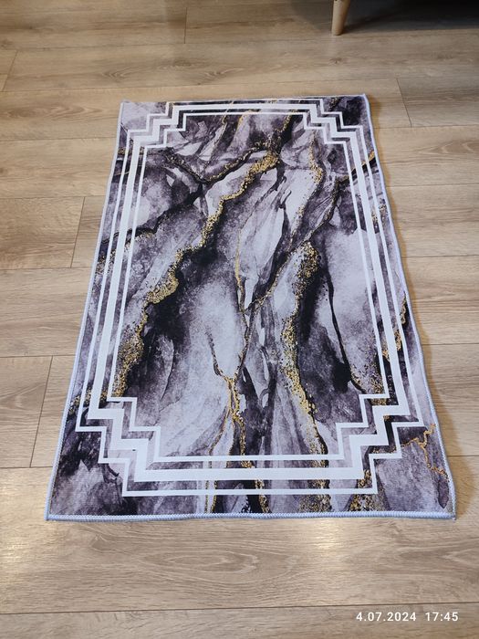 Nowy dywan do pokoju Marmur