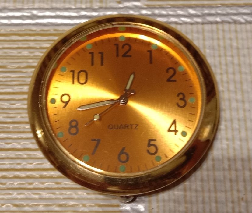 Часы в автомобиль.