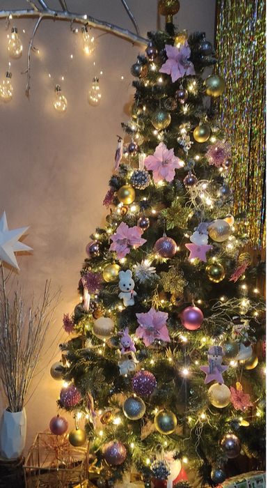 Штучна ялинка з засніженими гілочками