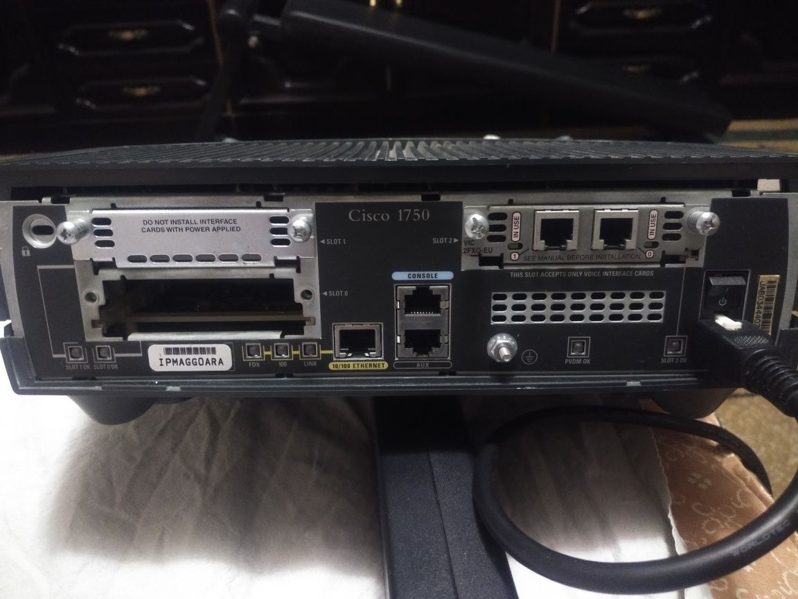 Маршрутизатор Cisco 1750