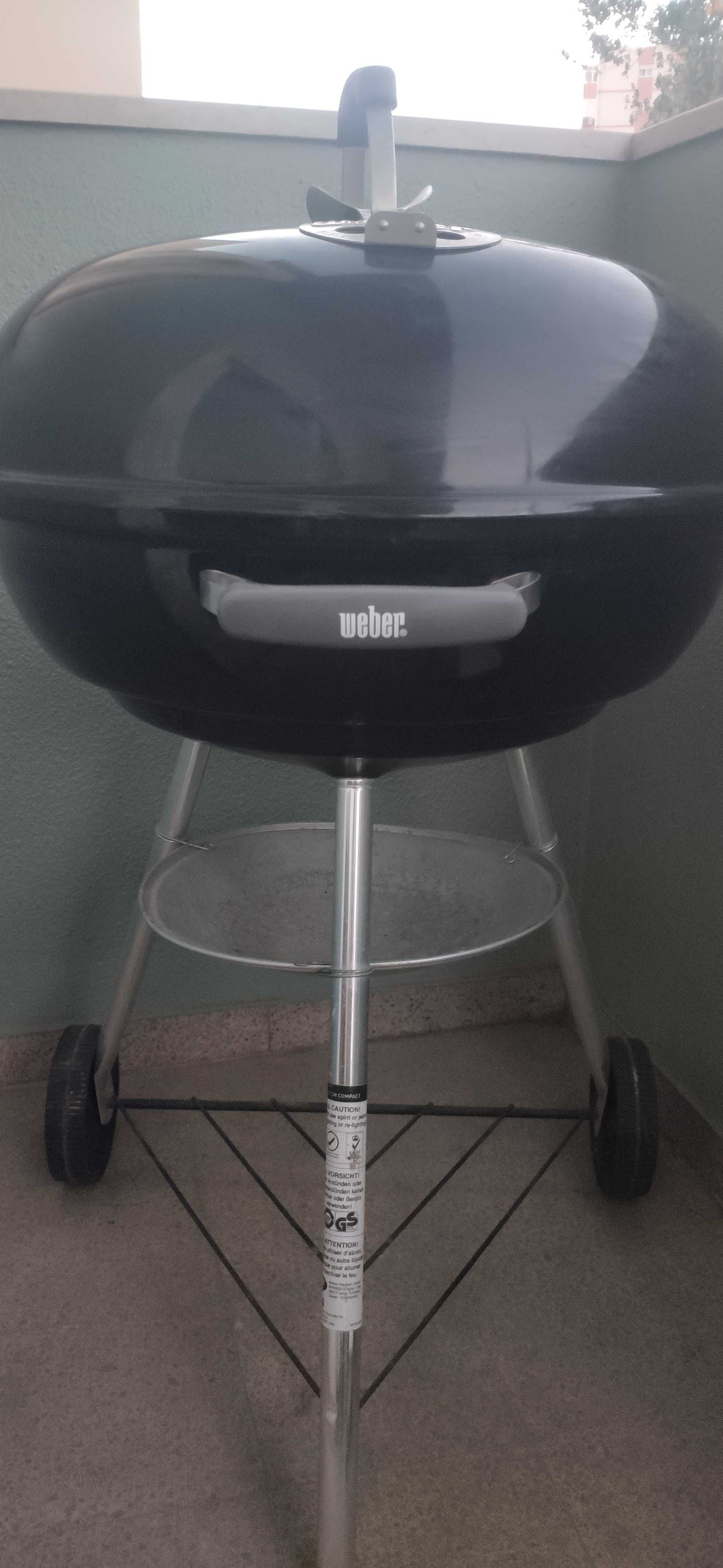 Grelhador a carvão Weber Compact Kettle 57cm