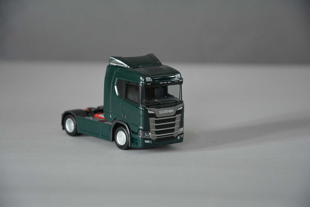 1:87 (H0) Herpa 307642 - Scania CR ND - dark green
