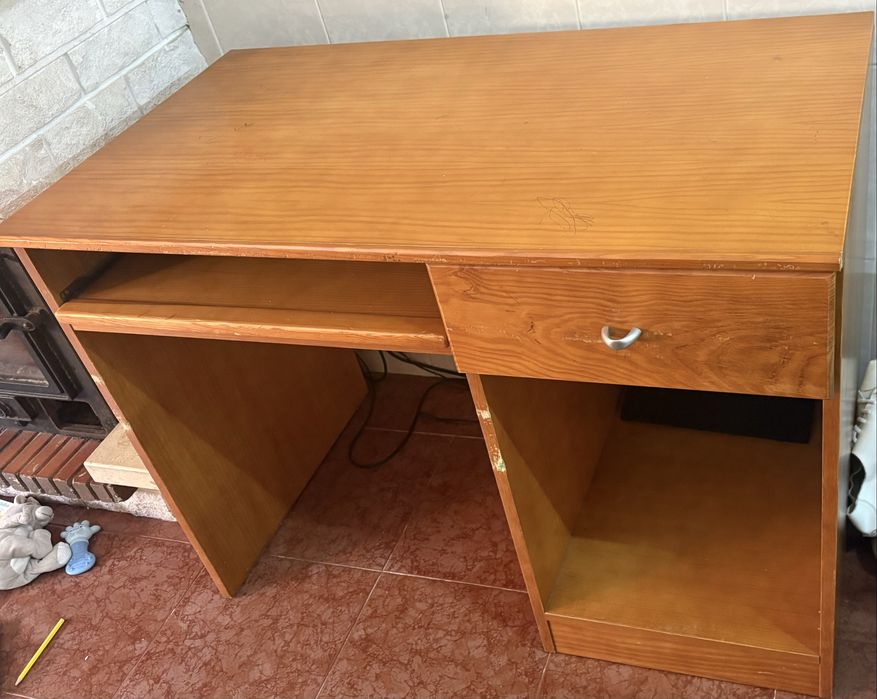 Secretaria + cadeira
