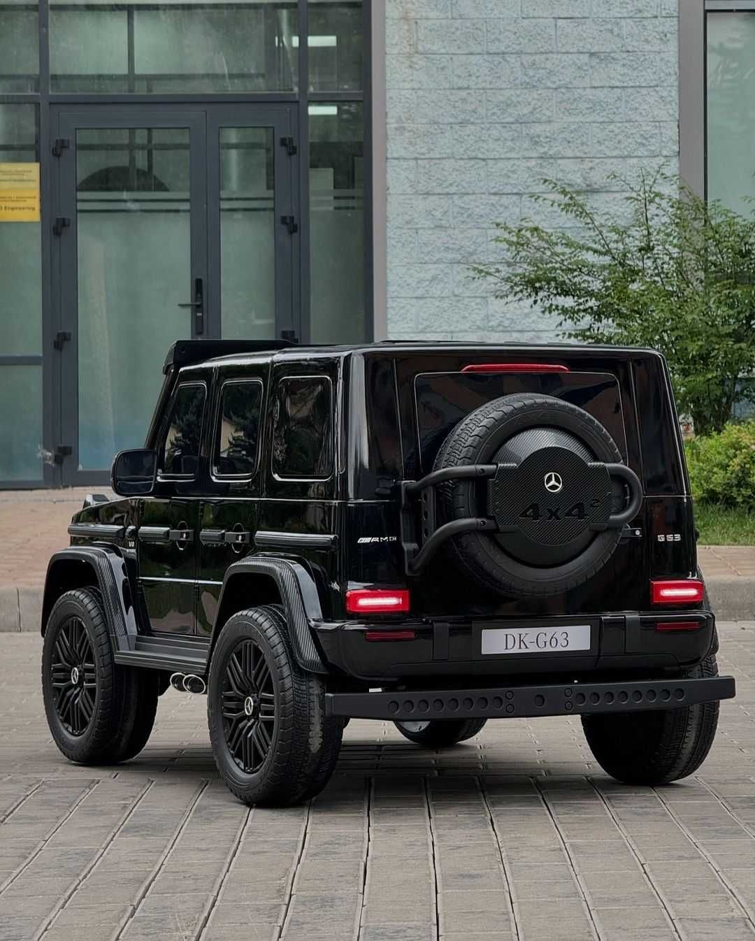 Wielki MERCEDES G63 4x4 24V dla dzieci dwuosobwe autko na akumulator
