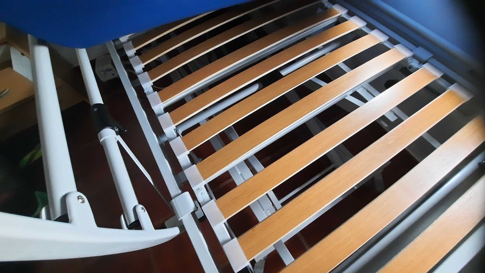 Cama articulada elevatória elétrica
