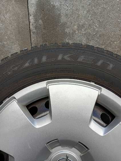 Opony zimowe z felgami 215x55xR16