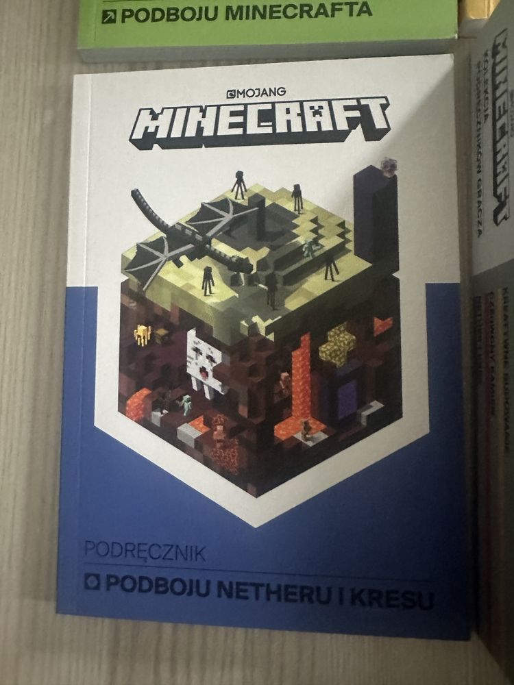 Minecraft-zestaw czterech podręczników.