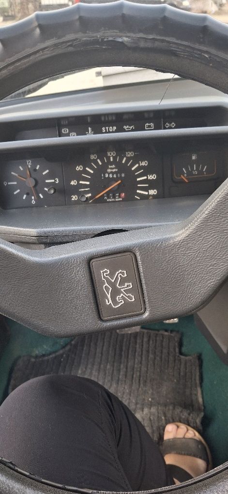 Peugeot 205 em excelente estado fiável e económico