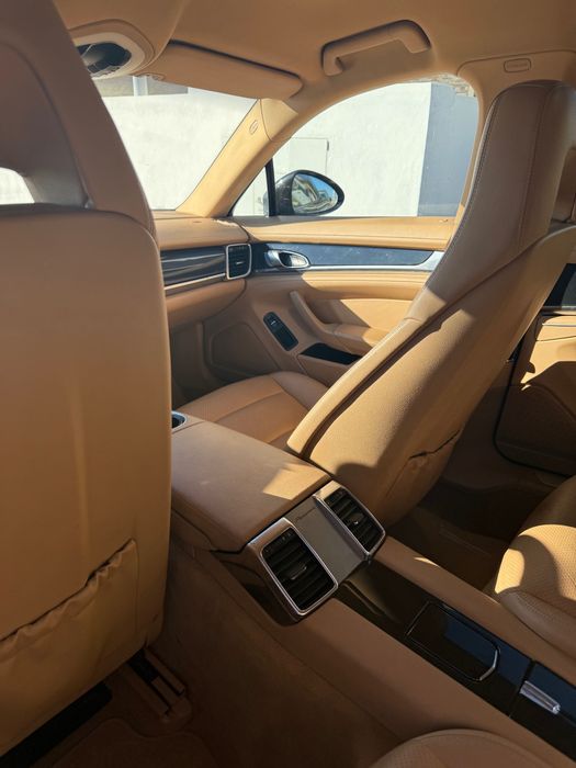 Porche Panamera Platinium Edition