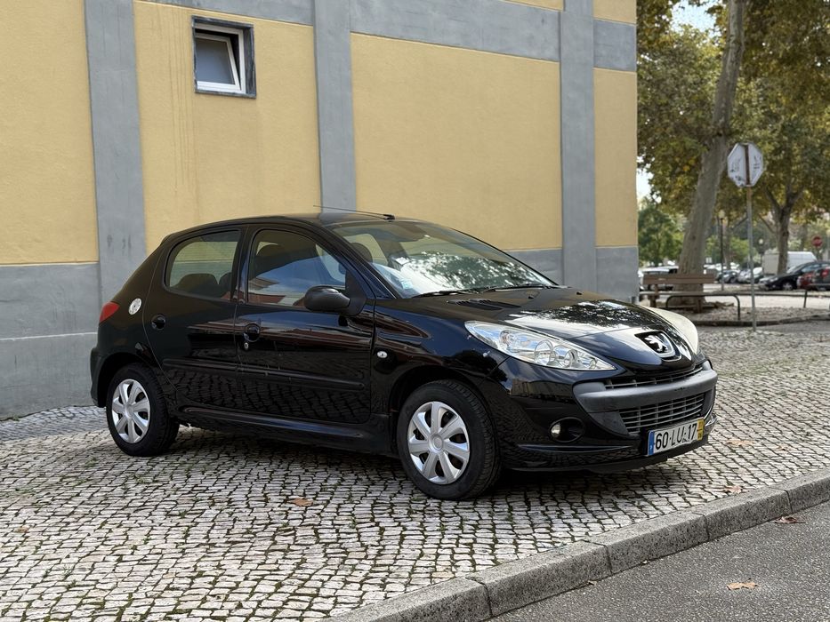 Peugeot 206+ 1.1i C/AC Nacional 2011.