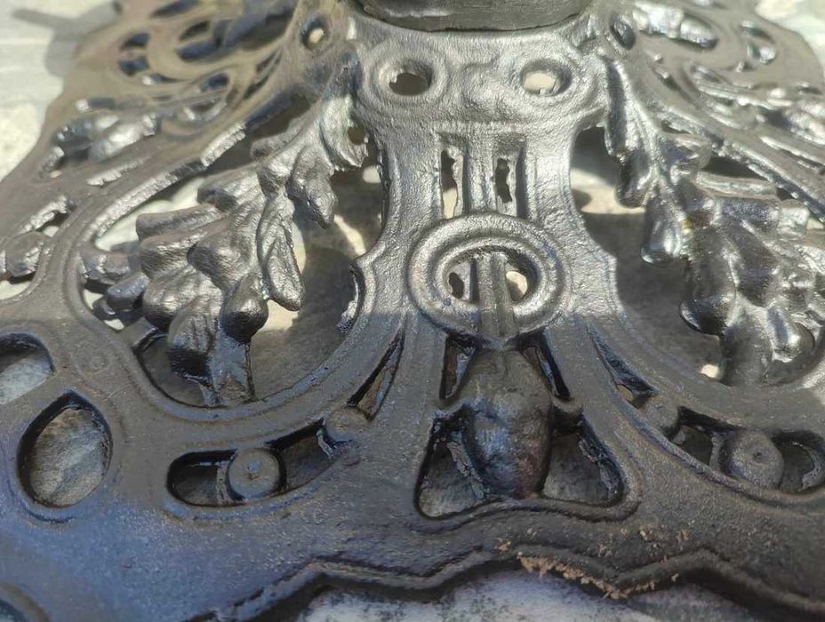 Secesyjny żeliwny stojak pod choinkę