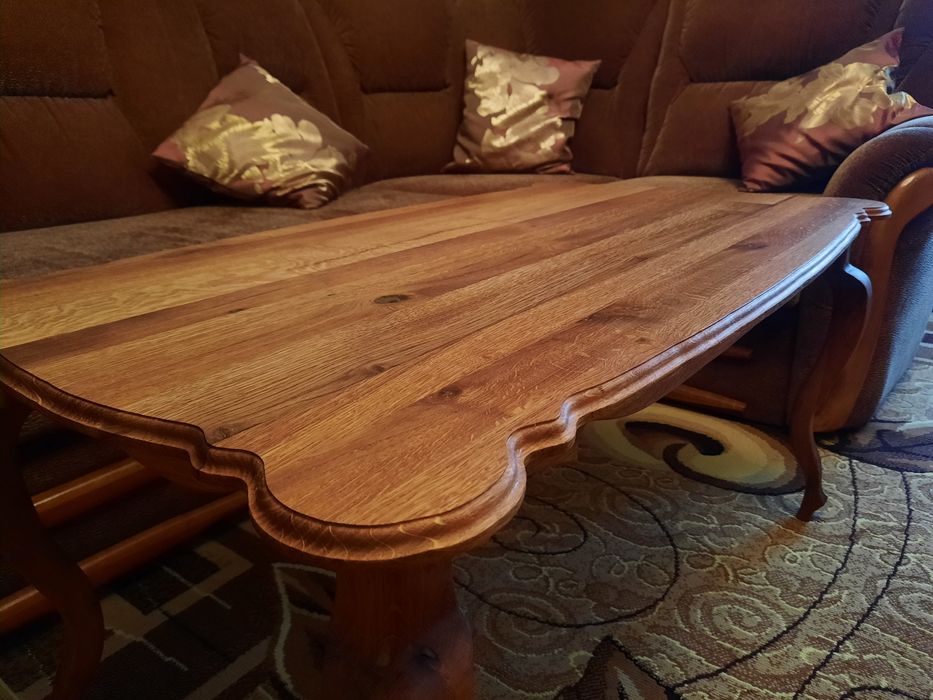 Журнальний стіл в стилі кабріоль