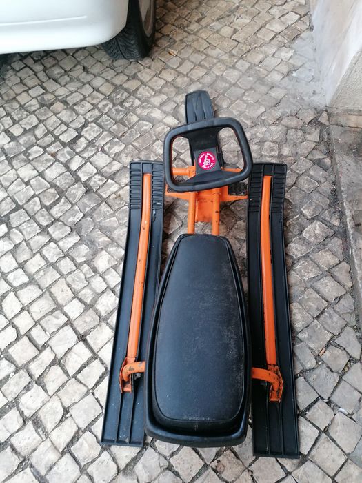 Carrinho de neve antigo