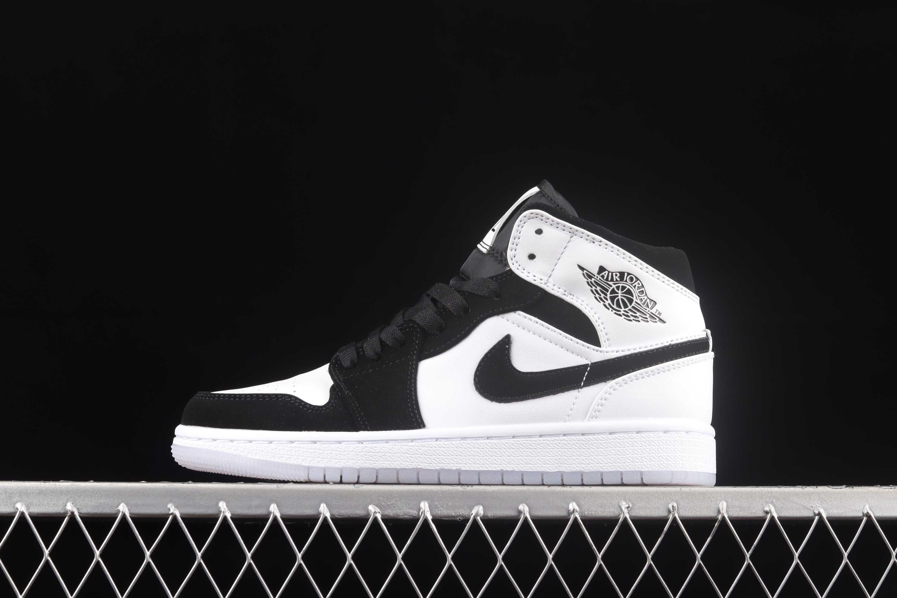 Nike Air Jordan 1 Mid Diamond