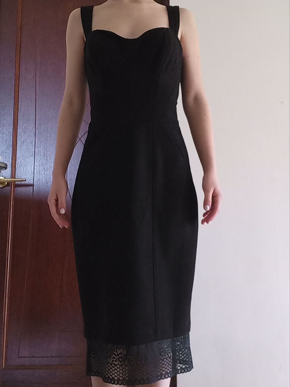 Продам елегантну сукню чорного кольору