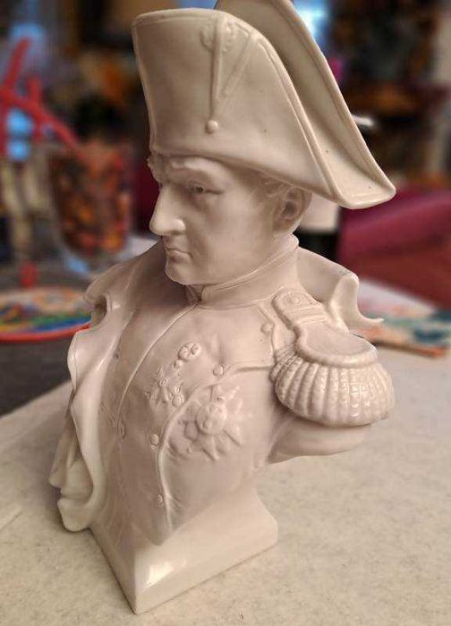 Napoleon - figura z porcelany, sygnowana