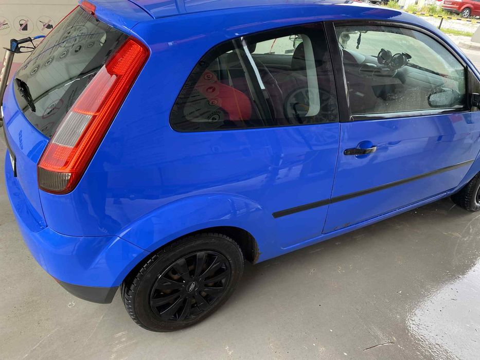 Ford fiesta 2003r 1.3 benzyna dokladam nowe opony zimowe