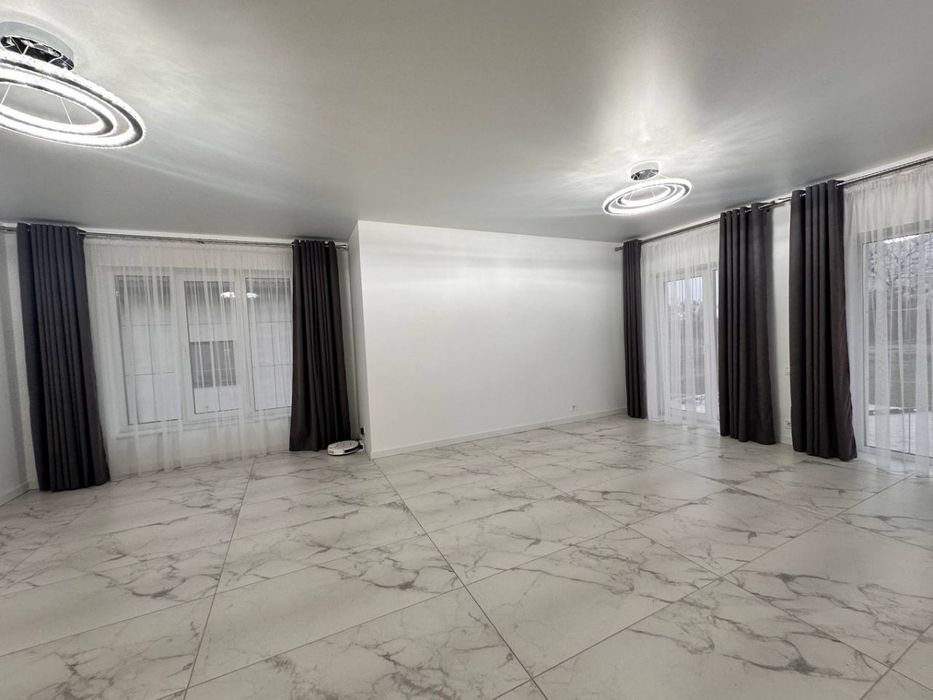 Продаж окремо стоячого будинку біля Винник, с під