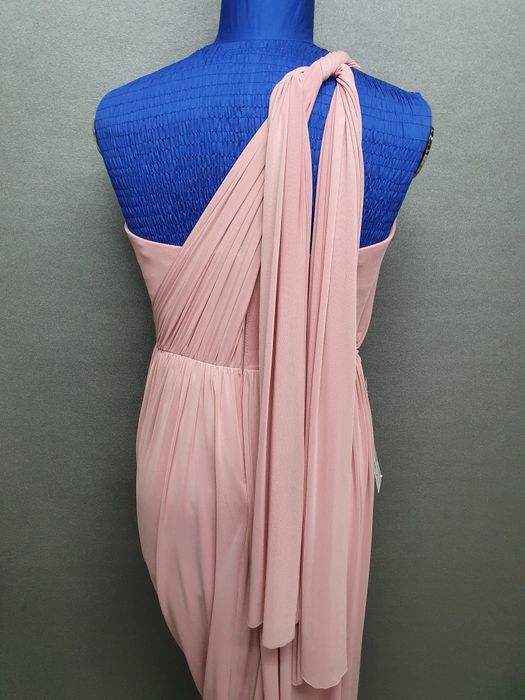 Piękna wieczorowa Lipsy London 38