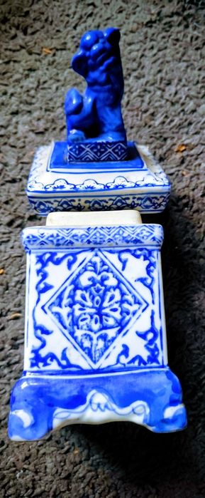 Ceramiczny pojemnik chiński, Caddy na herbatę, wieko - figurka psa Foo