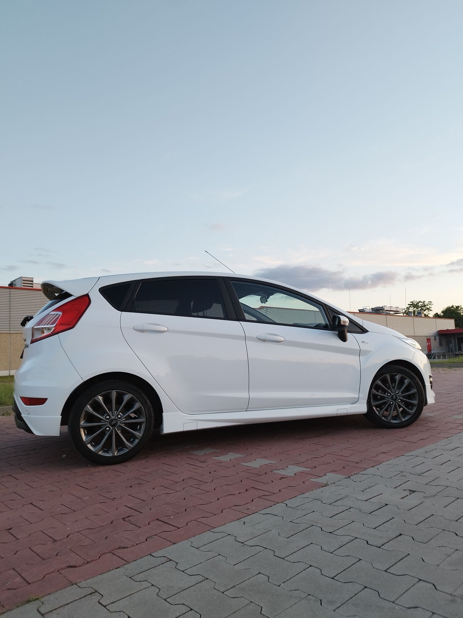 FIESTA 125KM bogata wersja wynajem