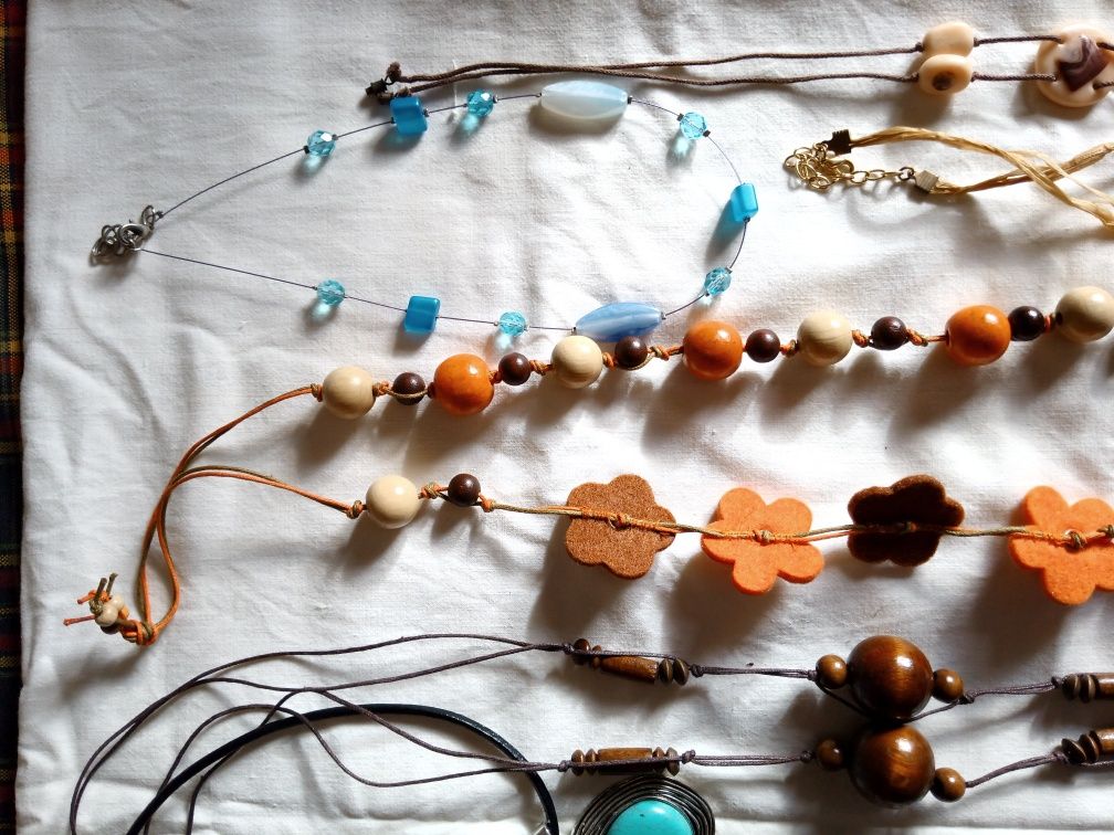Conjunto de fios e colares