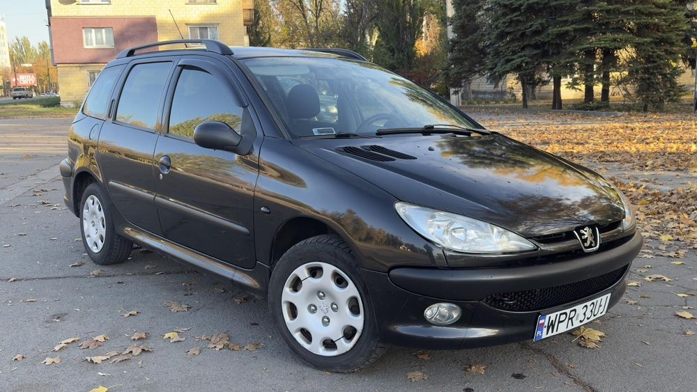 Продам пежо 206. На полном ходу.
