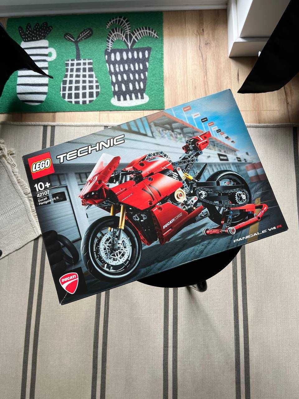 Nowy zestaw LEGO Technic 42107 Ducati Panigale V4 R