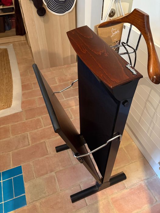 Valet Bentley 737 – prensa para calças elétrica com cabide