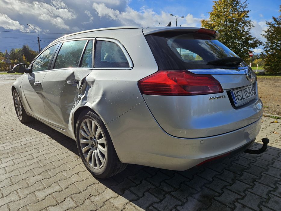 Opel Insignia 1.6 benzyna, 2010r. lekko uszkodzony